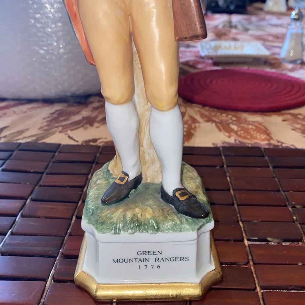 Royal Crown 1776 Revolutionary Green Mountain Ranger War Soldier Military Statue - Picture 3 of 8